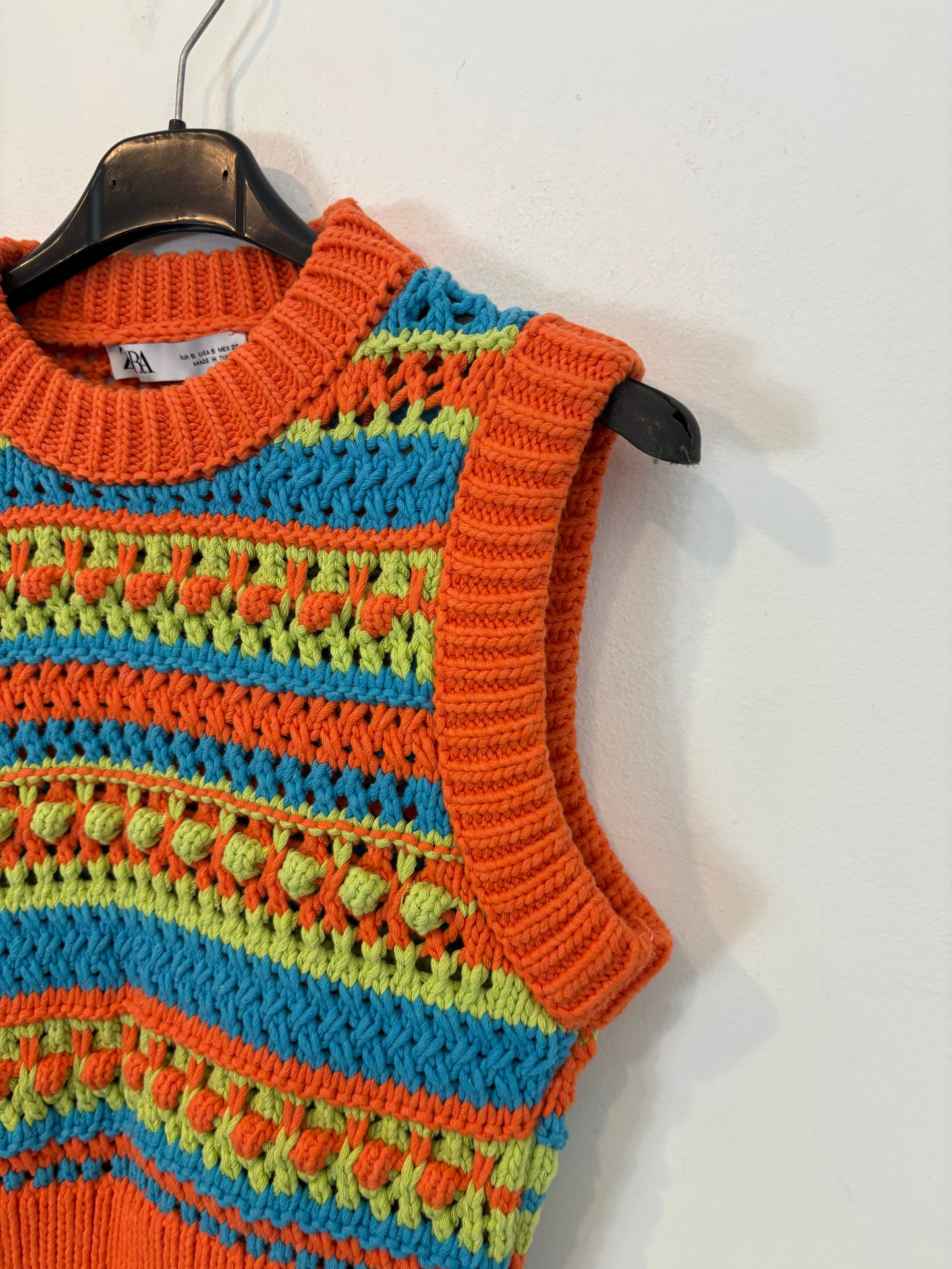 ZARA. Colorful knit top. TS