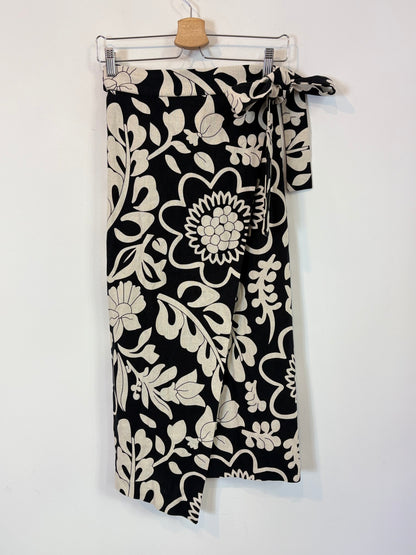 COOSY. Conjunto top y falda pareo negro y beige. T M