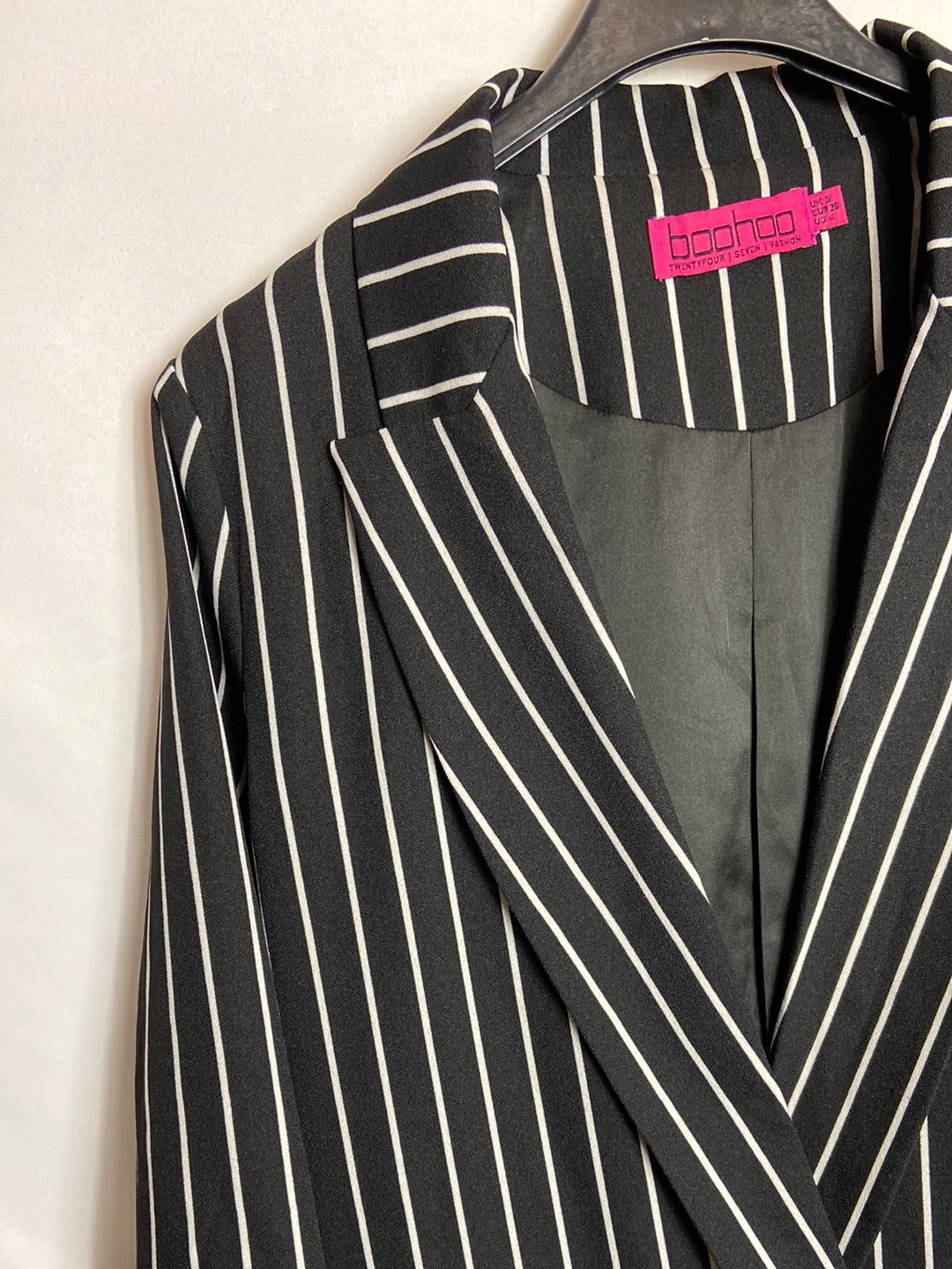 BOOHOO. Vestido/blazer negro rayas T.36