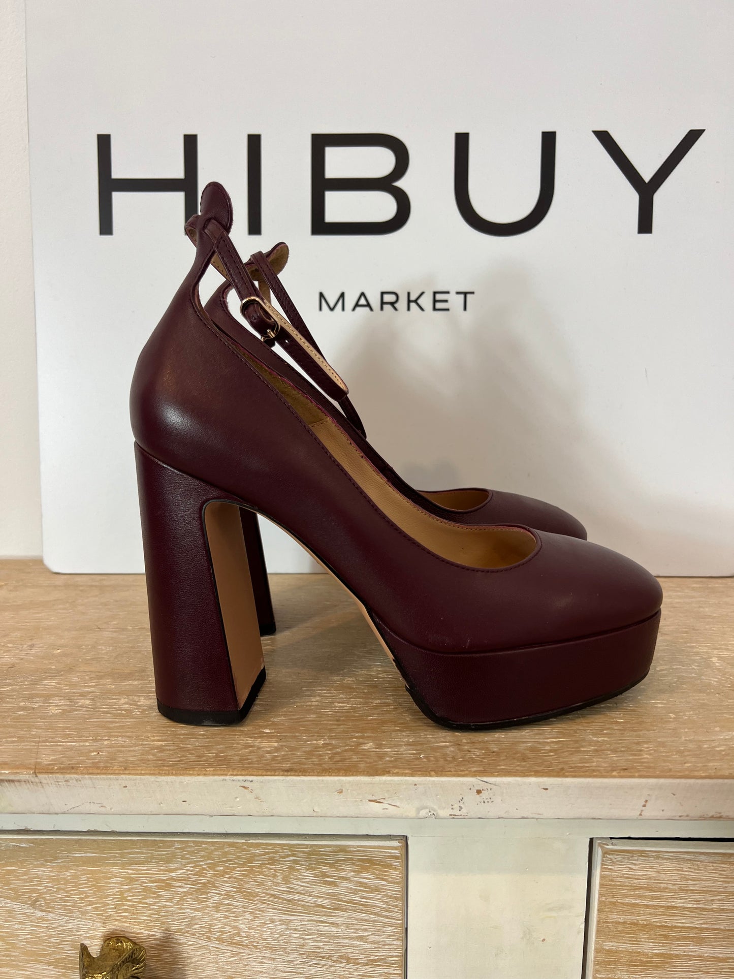 LOLA CRUZ. Burgundy leather platform pumps. Size 39