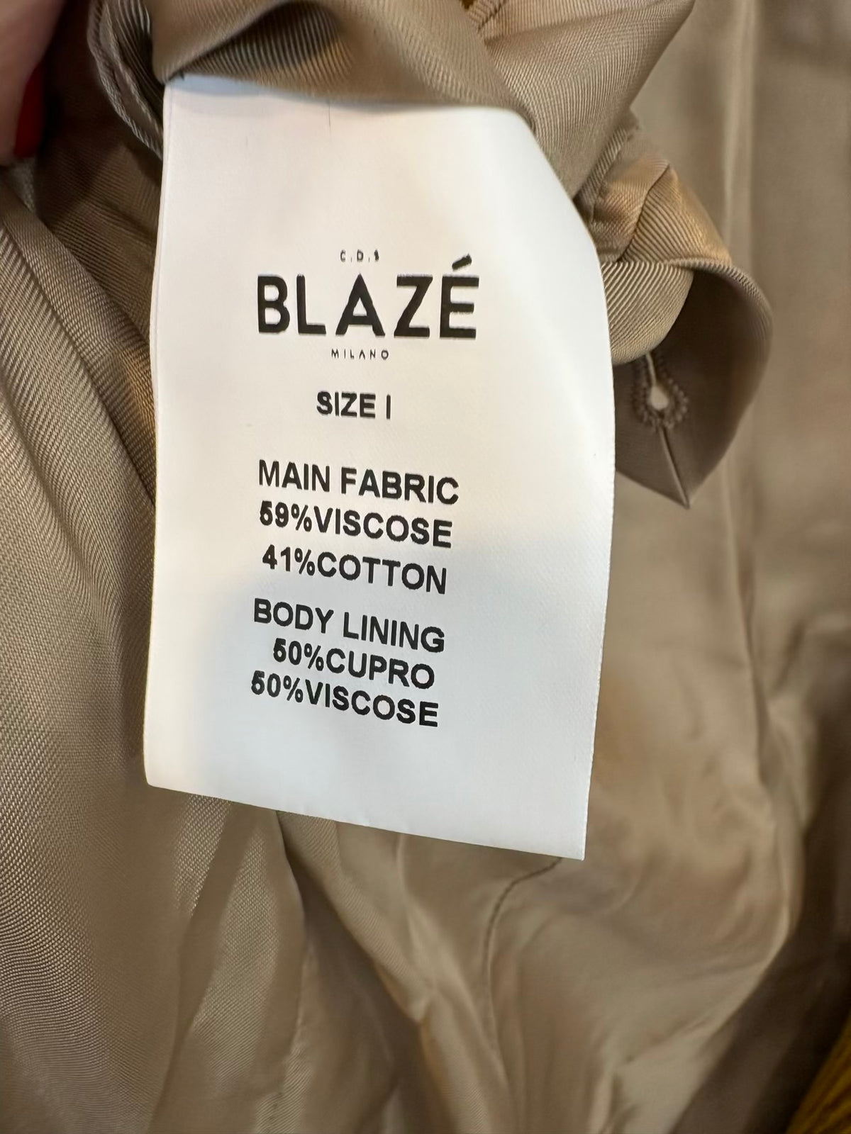 BLAZÉ MILANO. Modelo Everyday blazer pana camel