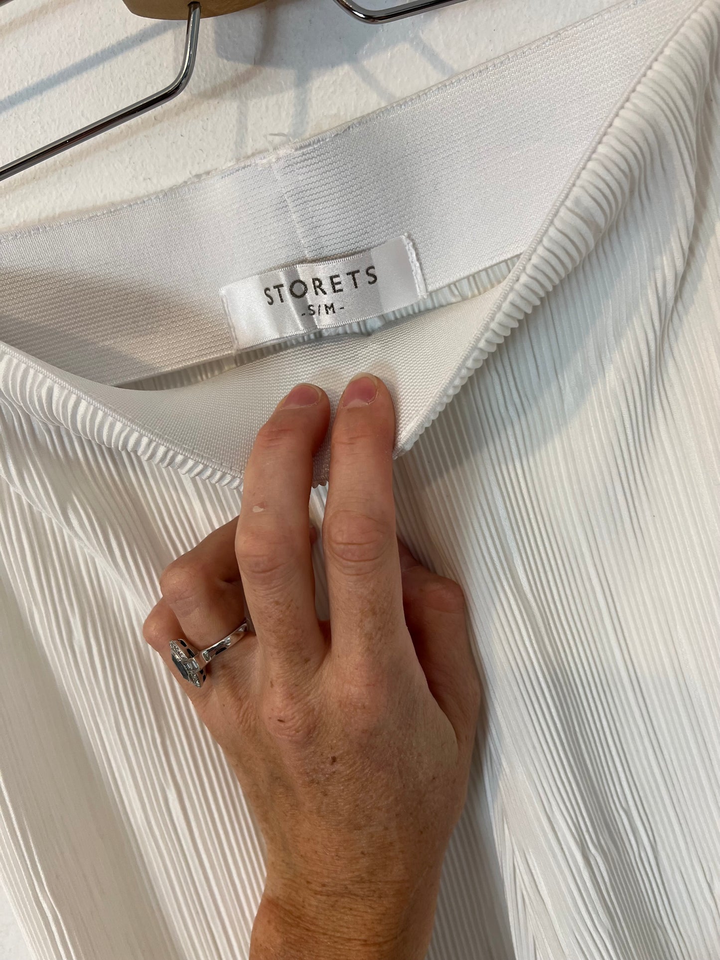 STORETS. Pantalón blanco plisado Ts/m