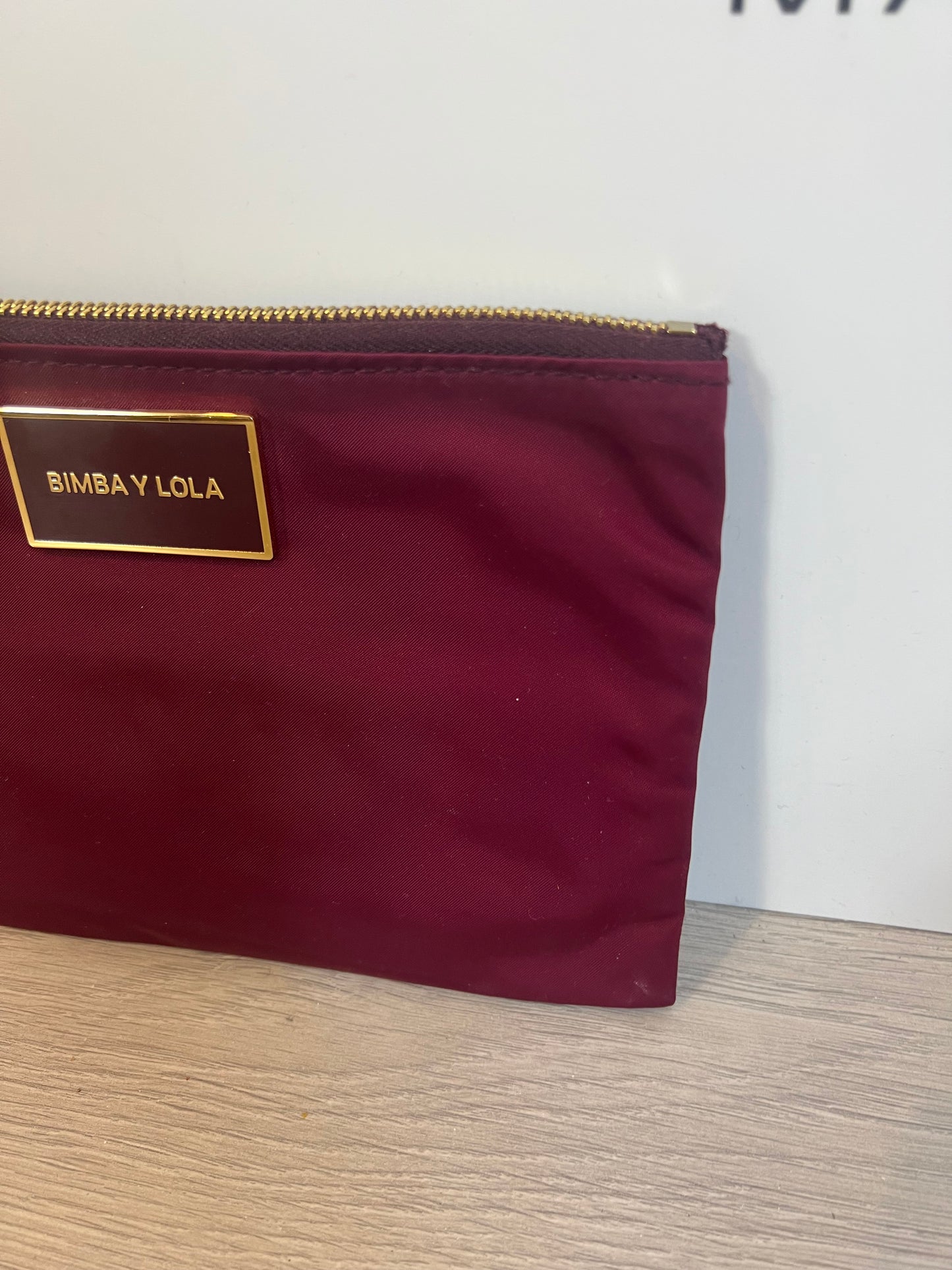 BIMBA Y LOLA. Cartera de mano burdeos