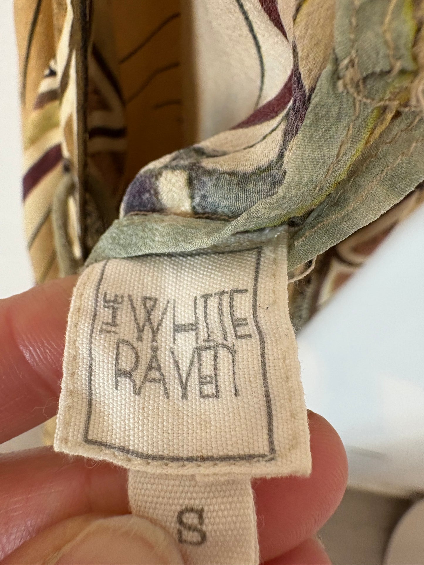 WHITE RAVEN. Vestido largo seda estampado