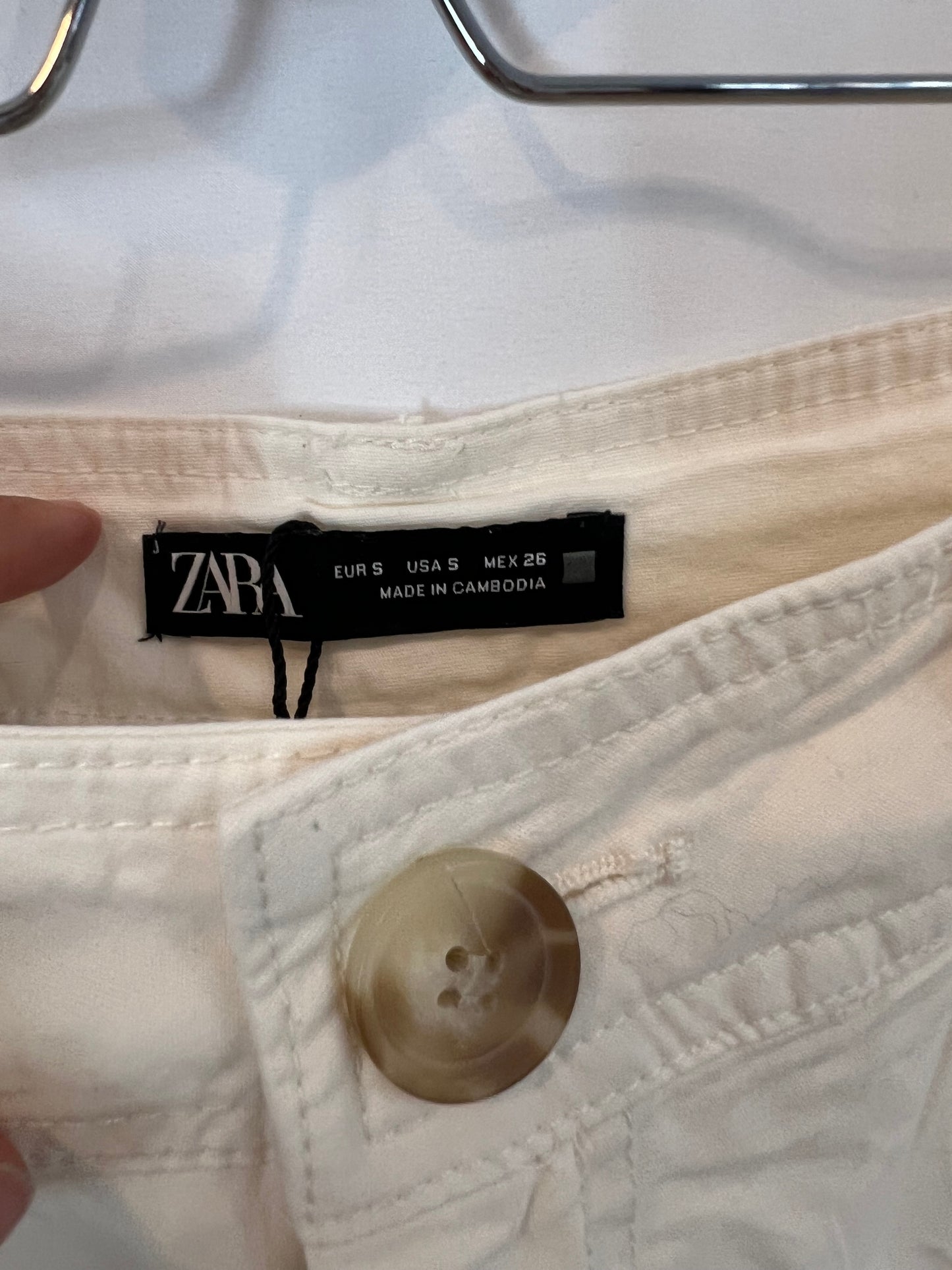 ZARA. Pantalón slouchy blanco. T S