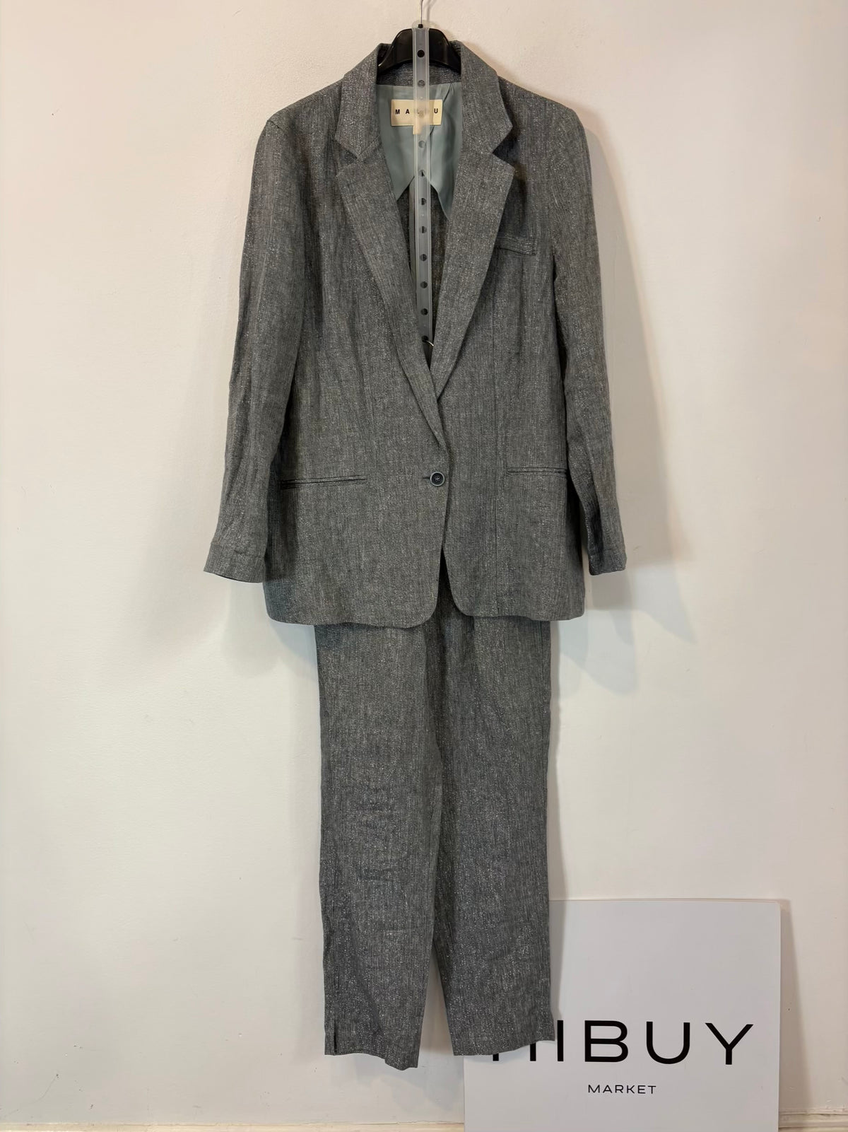 MAKSU. Total look fluido hilos brillo