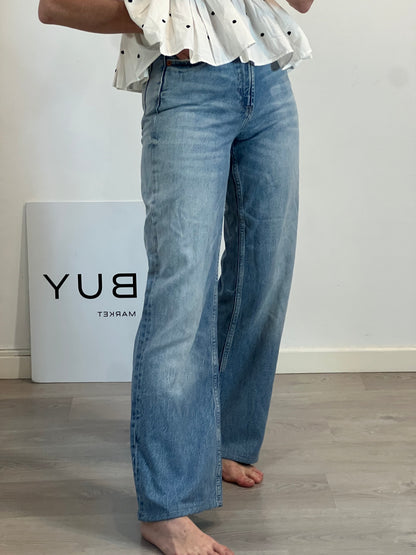 ZARA. Straight-leg denim. Size 34