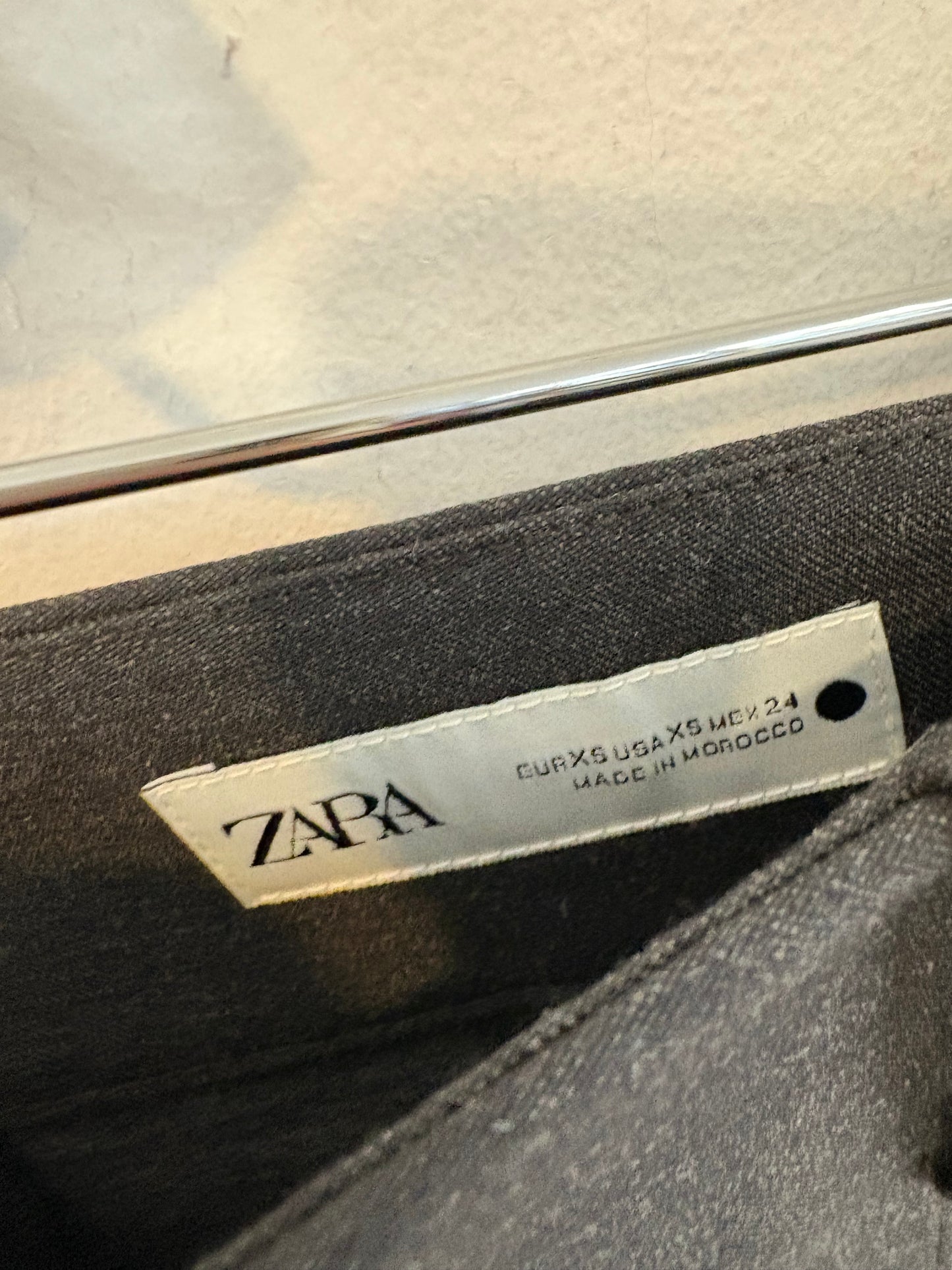 ZARA. Pantalón efecto falda marengo