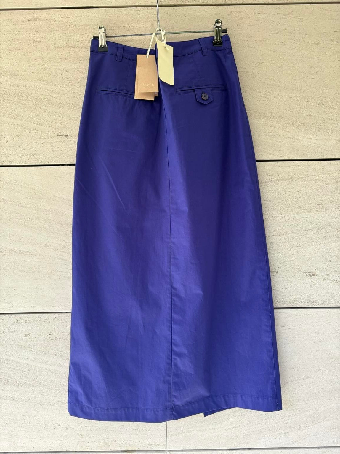 SESSÚN. Falda midi  morada abertura