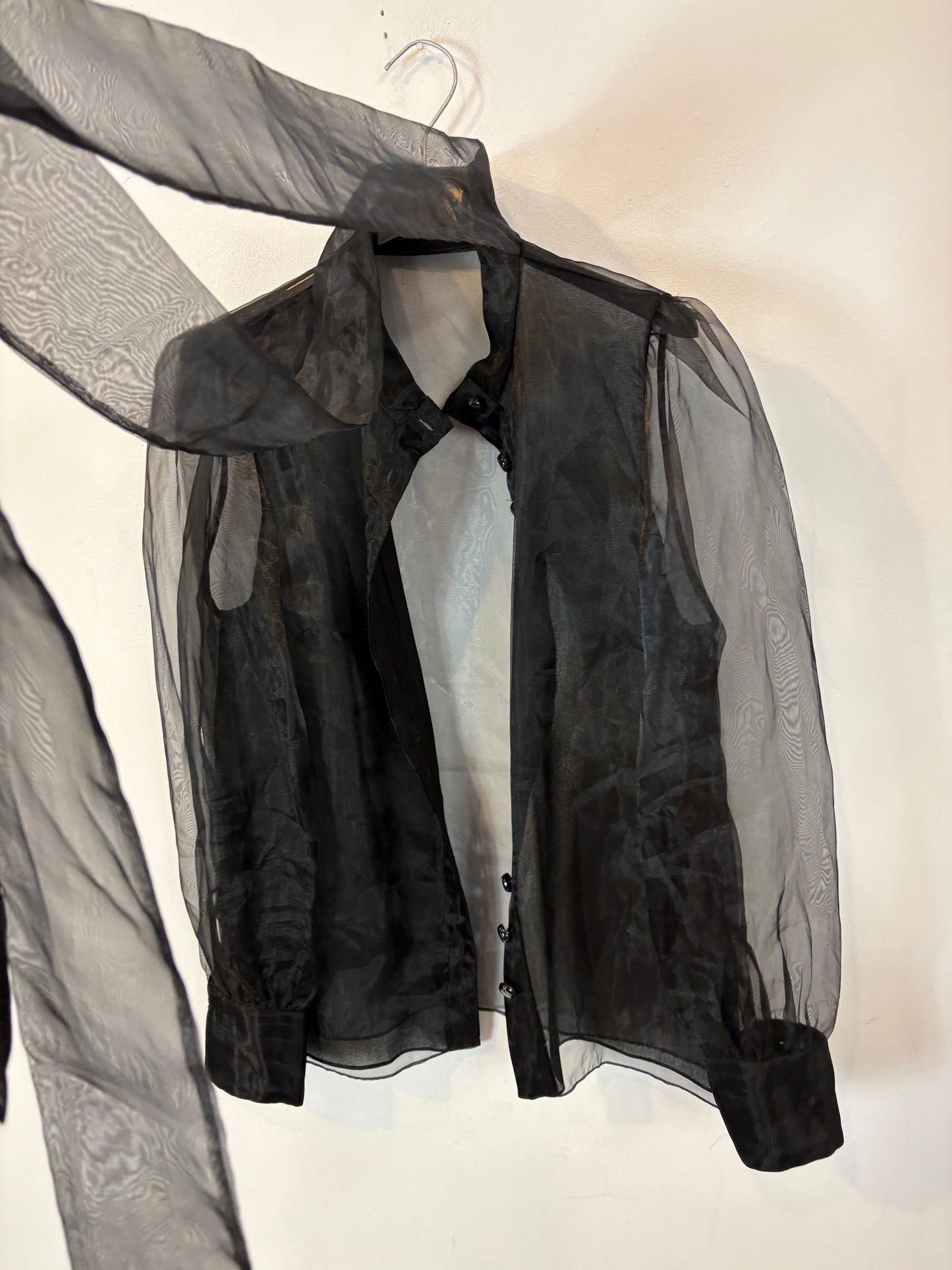 ZARA. Blusa negra organza