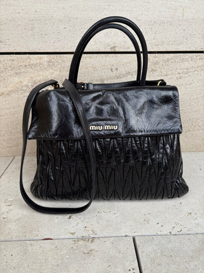 MIU MIU. Bolso matelassé piel negro