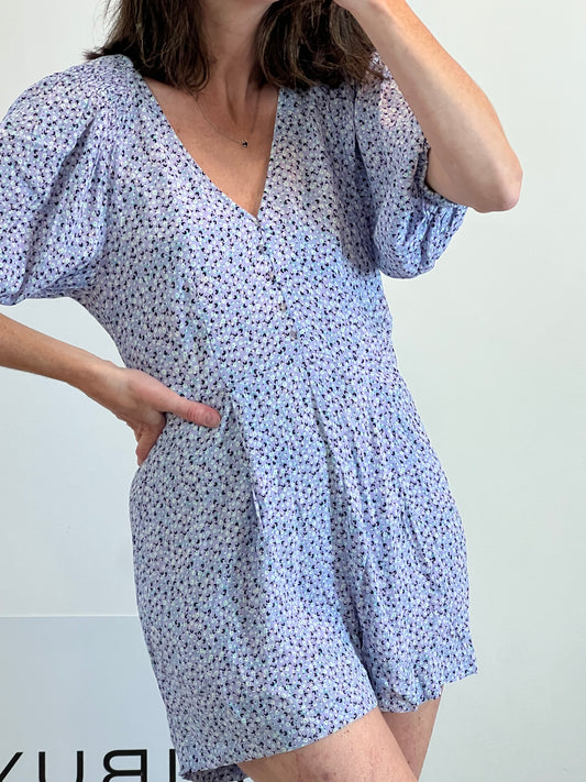 ZARA. Mono corto estampado flores. T. S