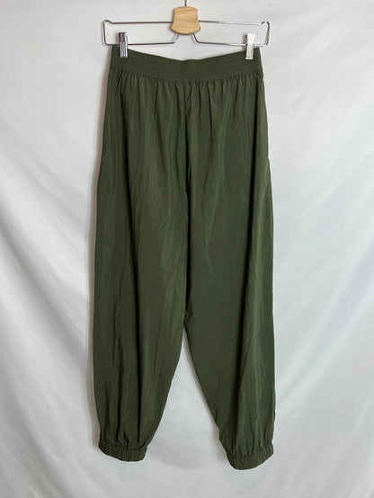 OYSHO. Textured green trousers. TS