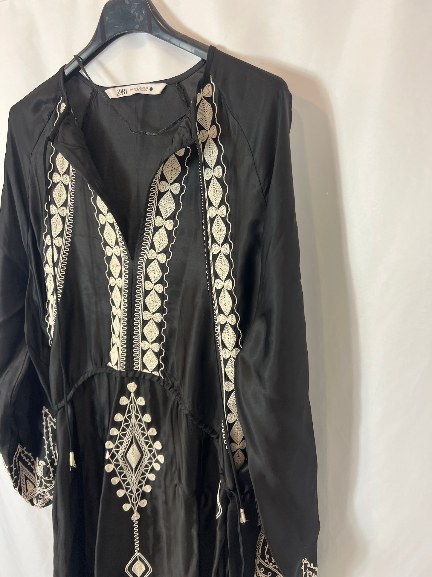 ZARA. Long, flowing embroidered dress. TS