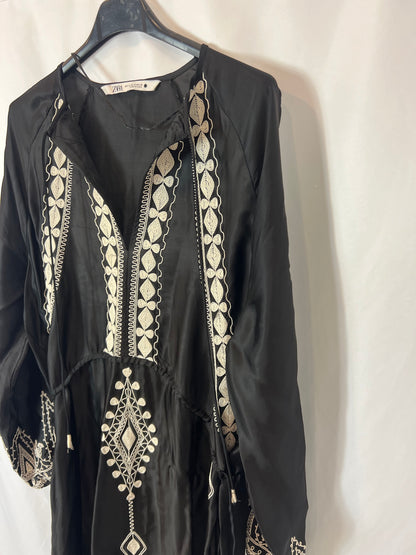 ZARA. Long, flowing embroidered dress. TS