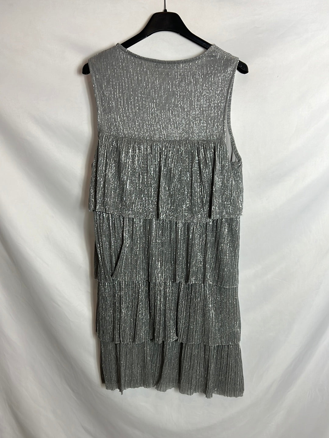 ZARA. Short silver dress with ruffles. TL