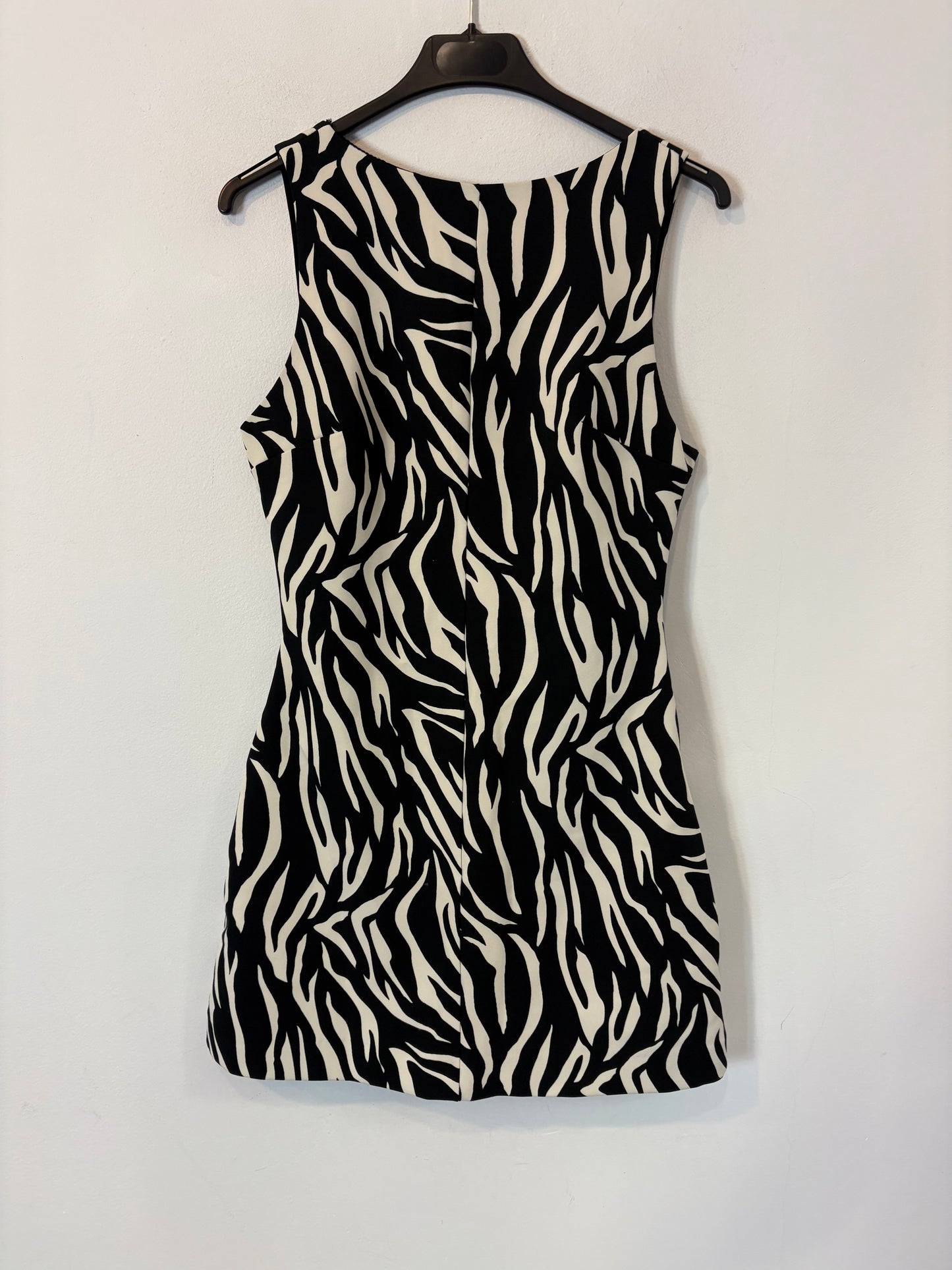 ZARA. Vestido bicolor espalda al aire