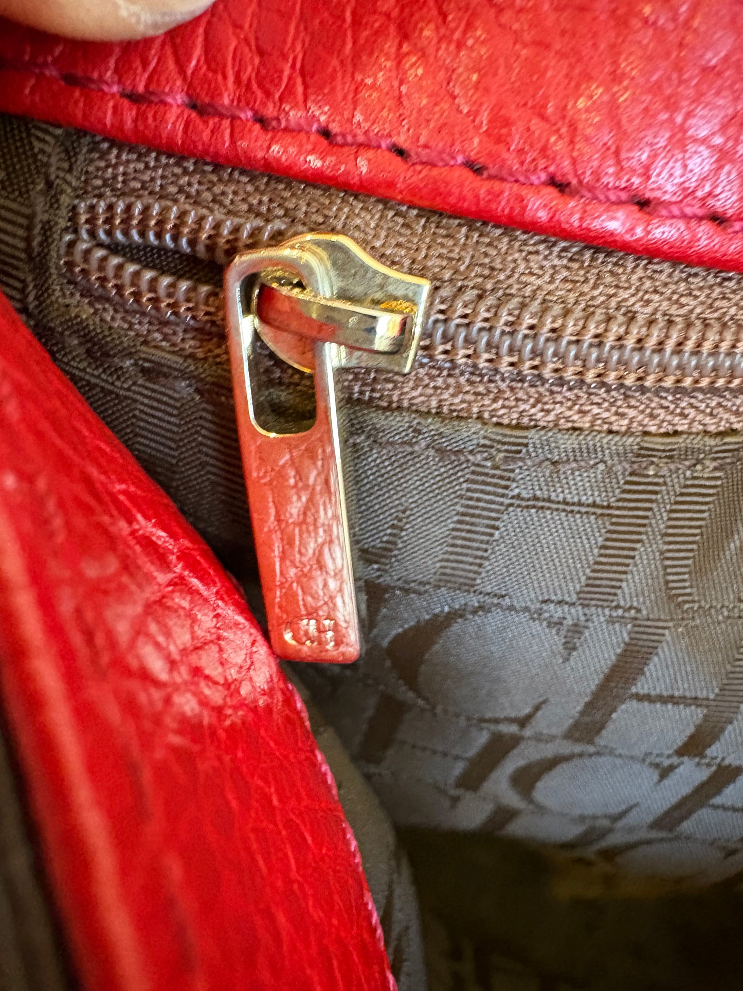 CAROLINA HERRERA. Bolso de hombro detalle cierre