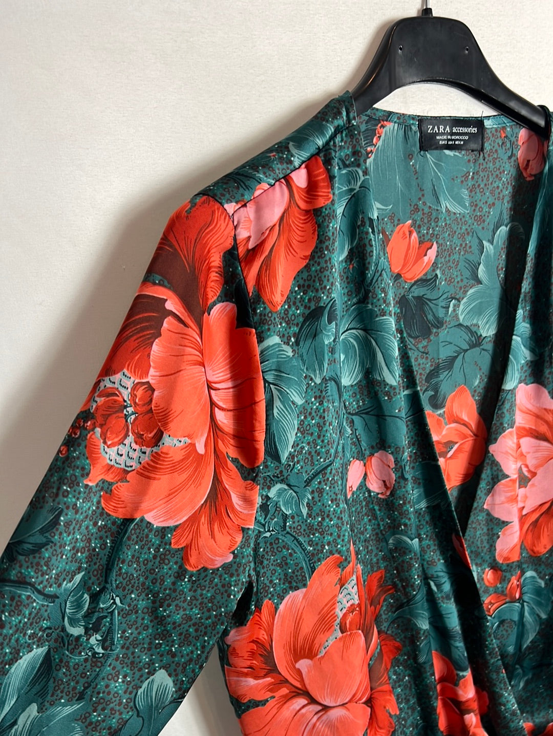 ZARA. Body fluido estampdo flores. T S