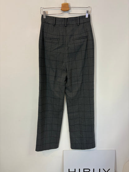 MANGO. Pantalón gris cuadros