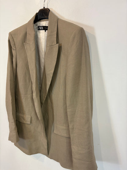 ZARA. Blazer color arena con lino y viscosa