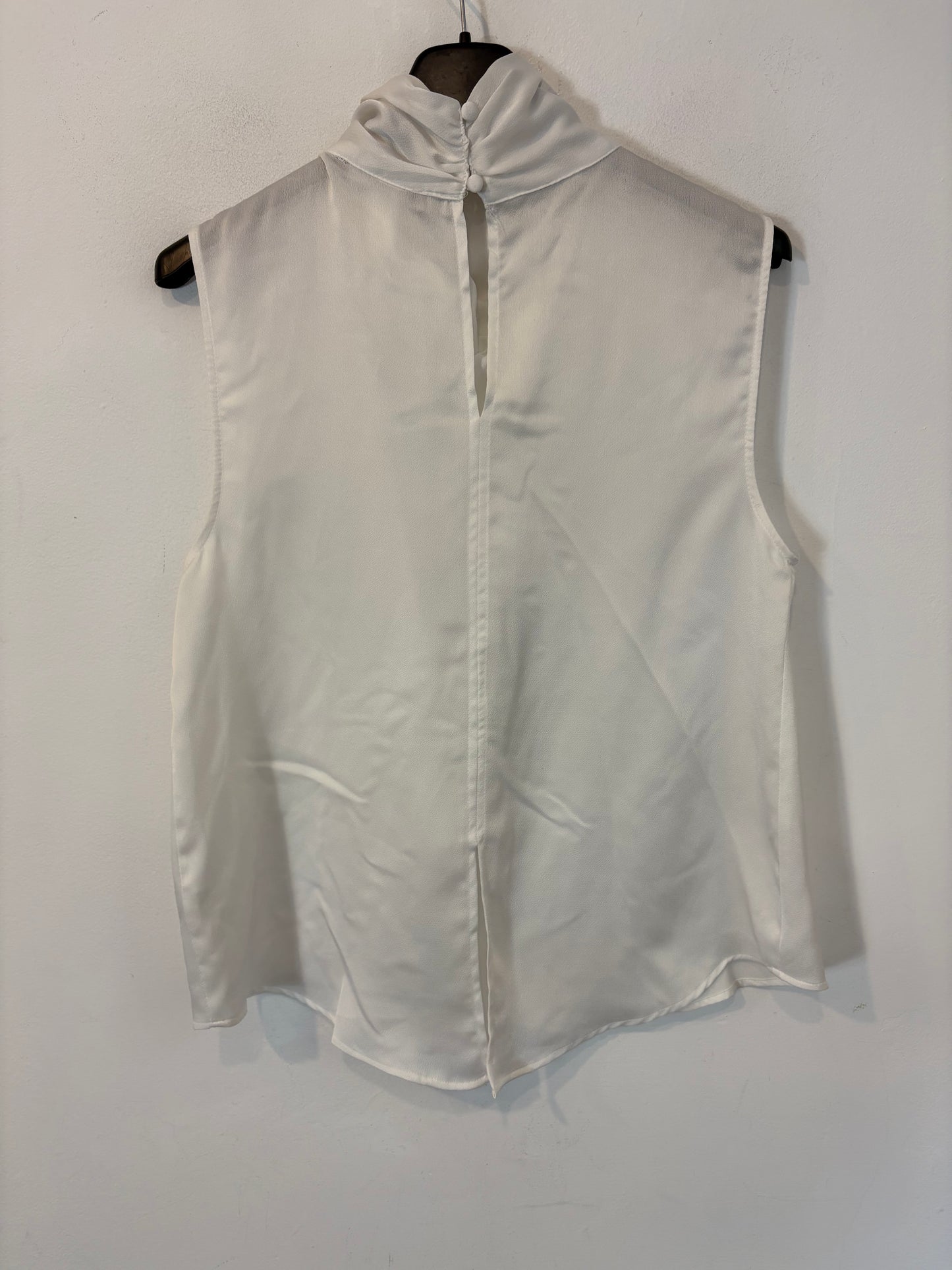 ZARA. Top blanco fluido lazada
