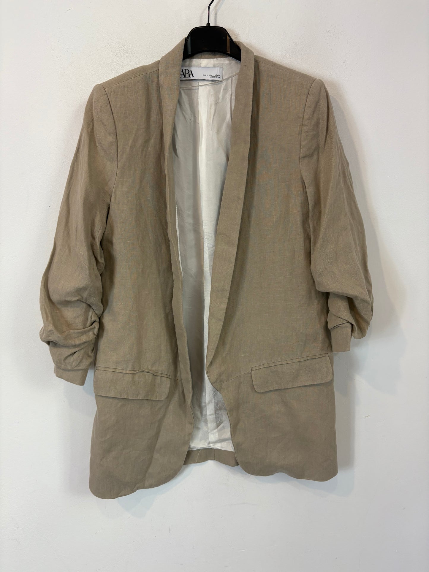 ZARA. Blazer lino beige tostado