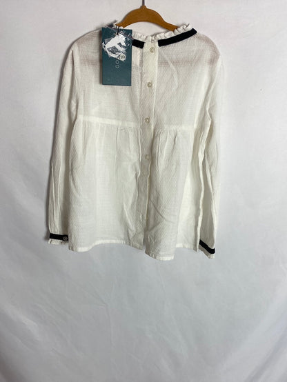 GOCCO. White blouse with bow neck. Ages 4-5