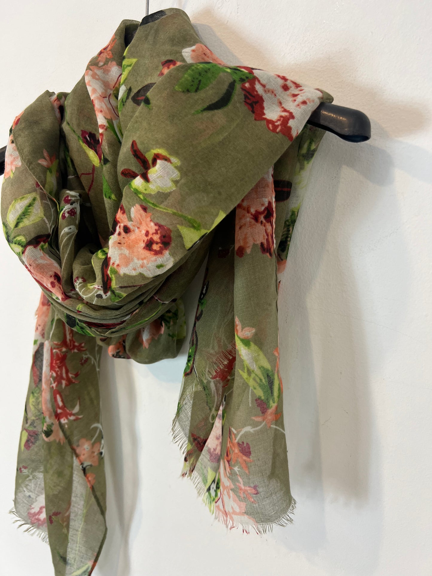 PARFOIS. `Pañuelo verde estampado flores