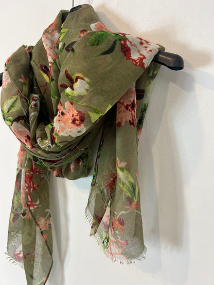 PARFOIS. `Pañuelo verde estampado flores