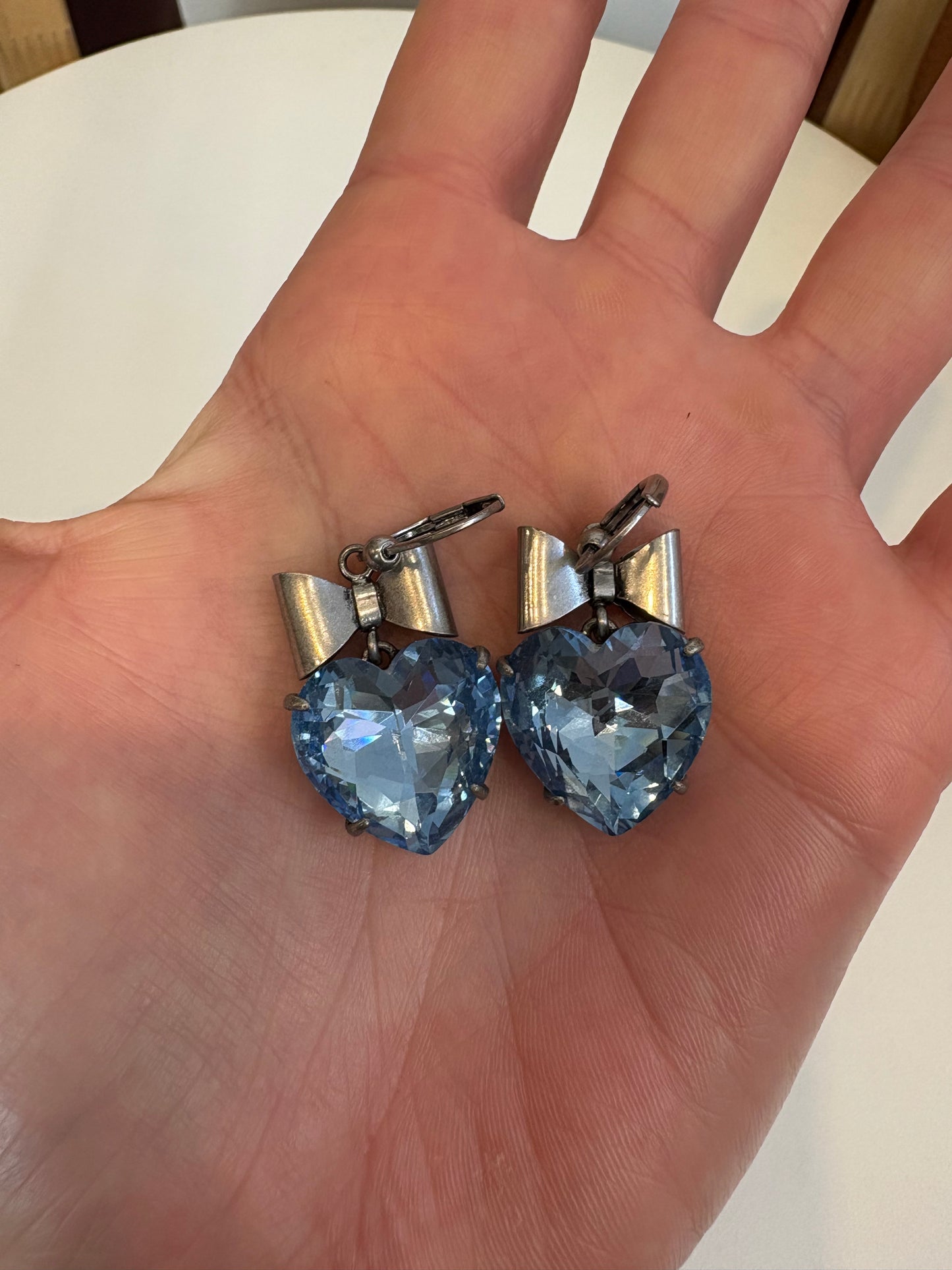 TORY BURCH. Pendiente corazón