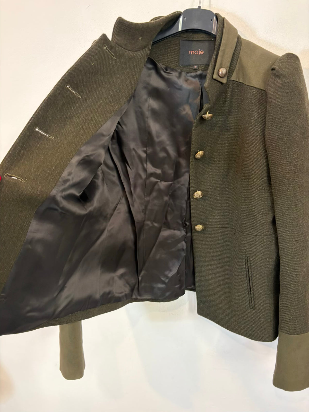 MAJE. Chaqueta verde lana botones