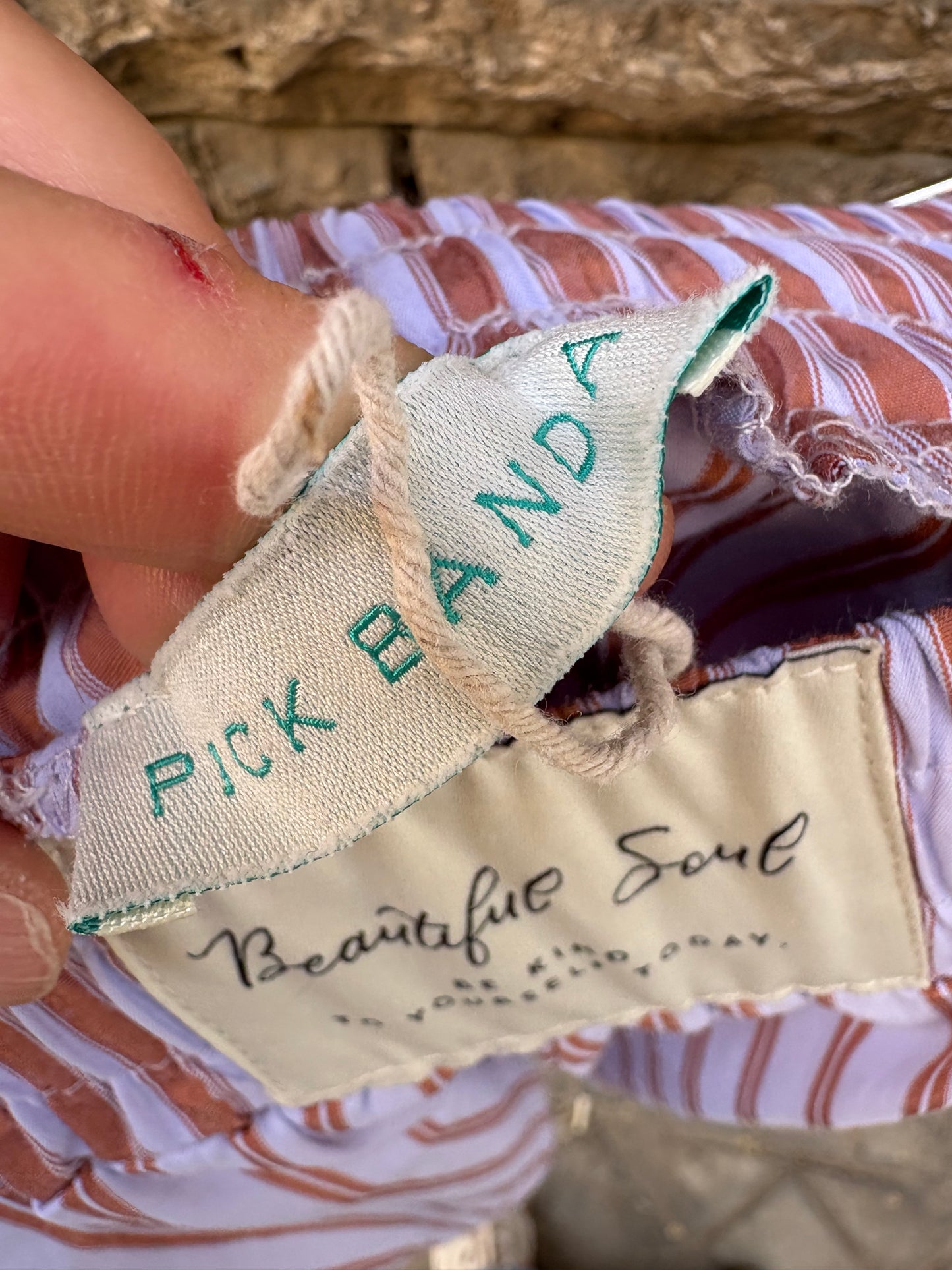 PICK BANDA. Bermuda rayas malva