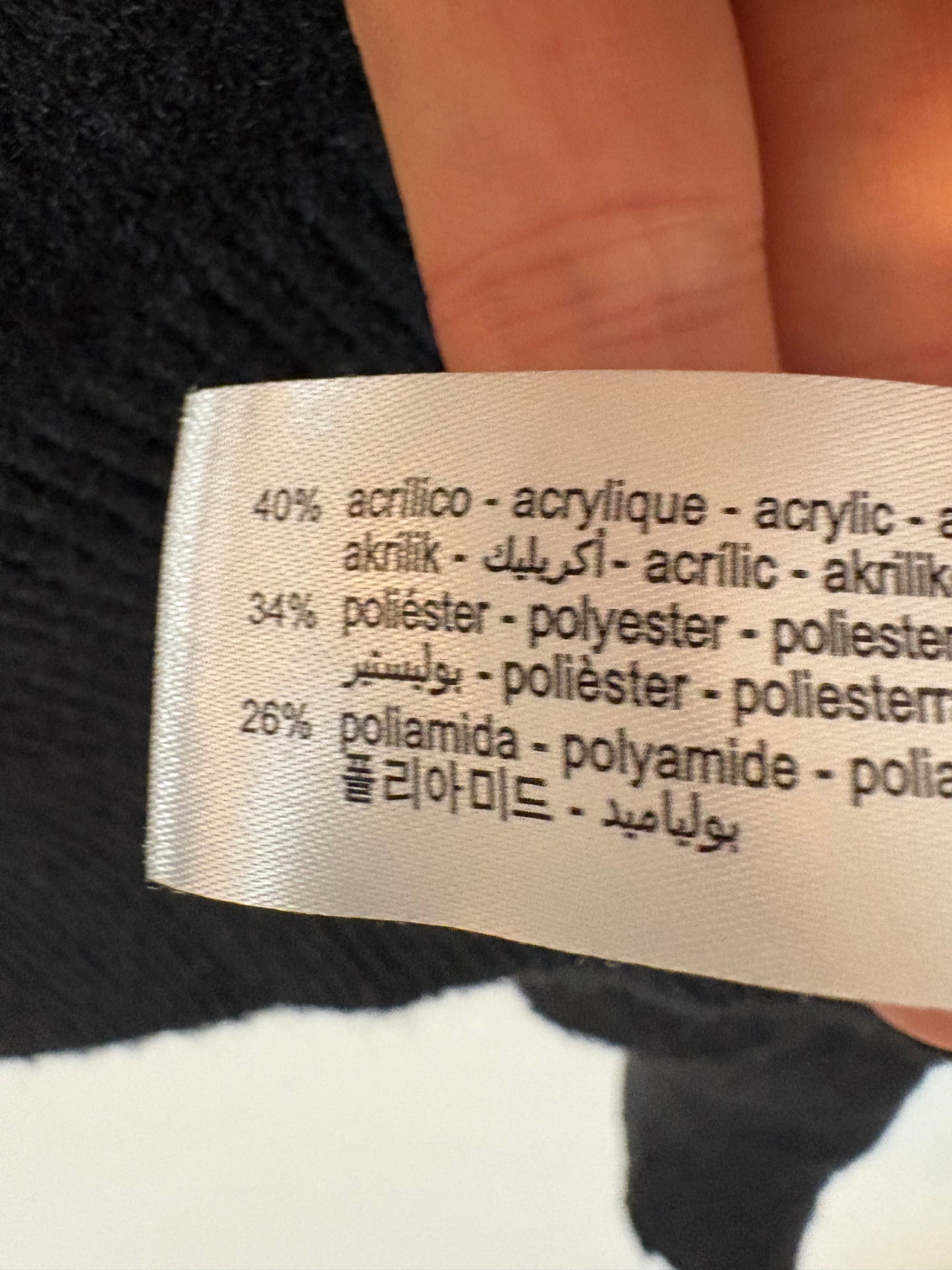 ZARA. Jersey negro detalle hombro