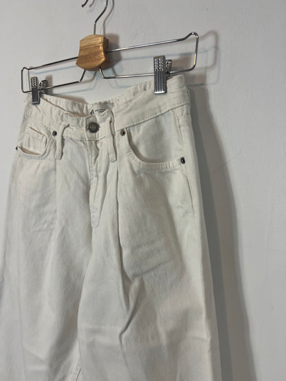 ZARA. Denim pinzas blanco. T 36