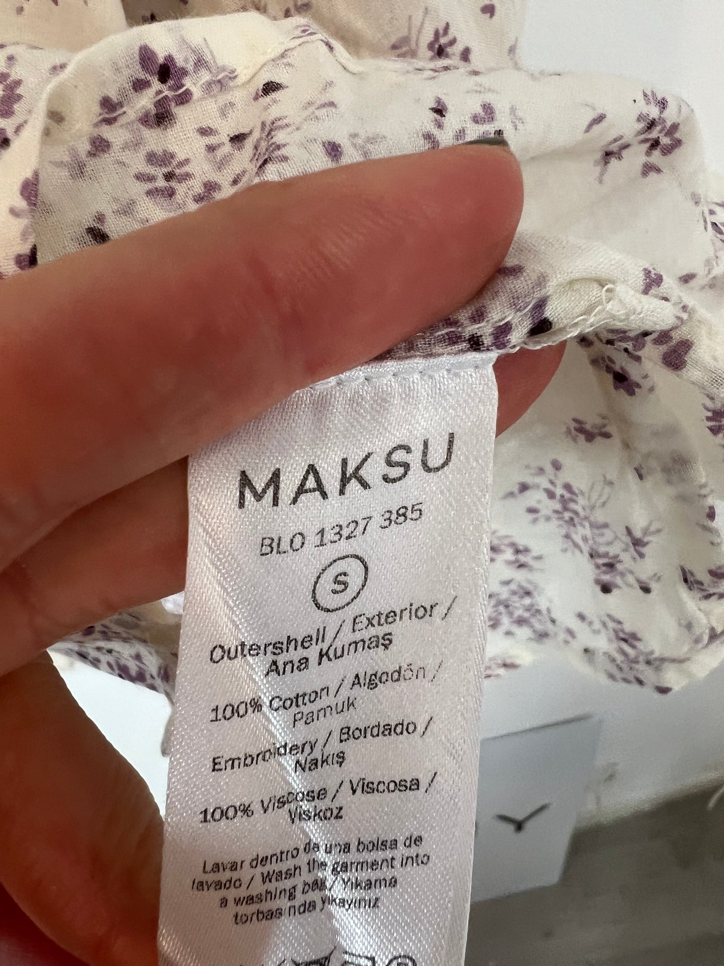 MAKSU. Beige blouse purple flowers Ts