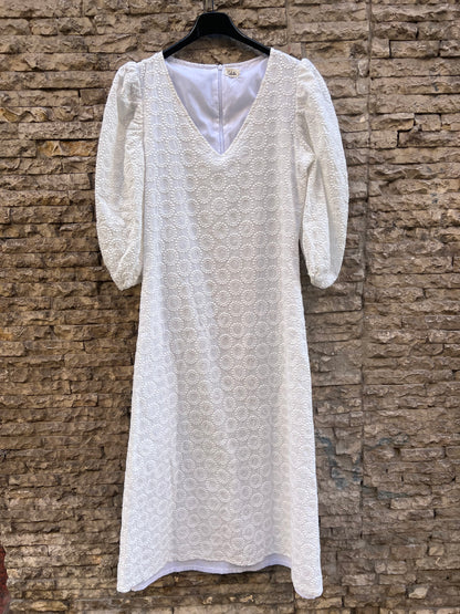 CALATEA. Vestido midi blanco bordados. T M