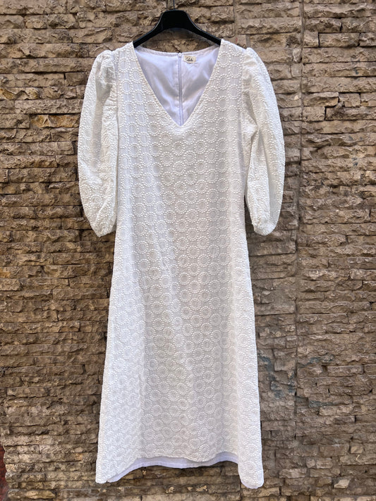 CALATEA. Vestido midi blanco bordados. T M