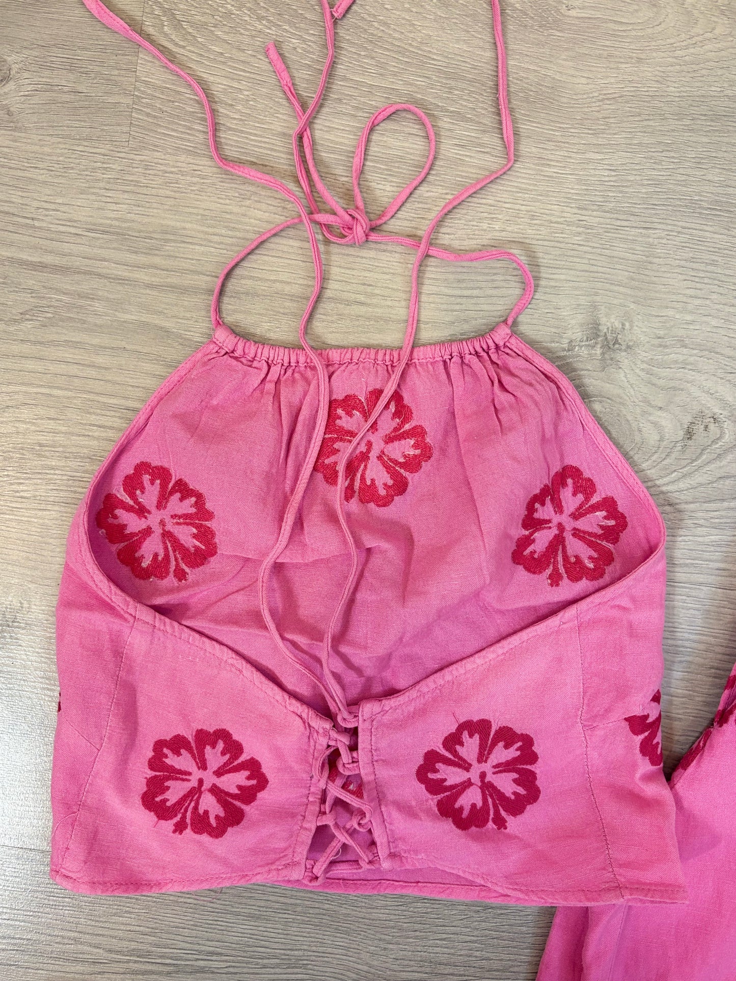 BROWNIE. Conjunto fucsia bordados
