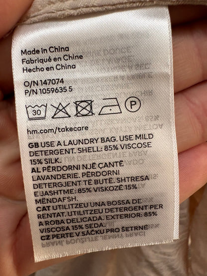 H&M. Vestido midi con seda