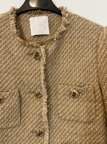 MANGO. Chaqueta tweed botones joya