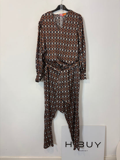 VILAGALLO. Total look fluido estampado geométrico