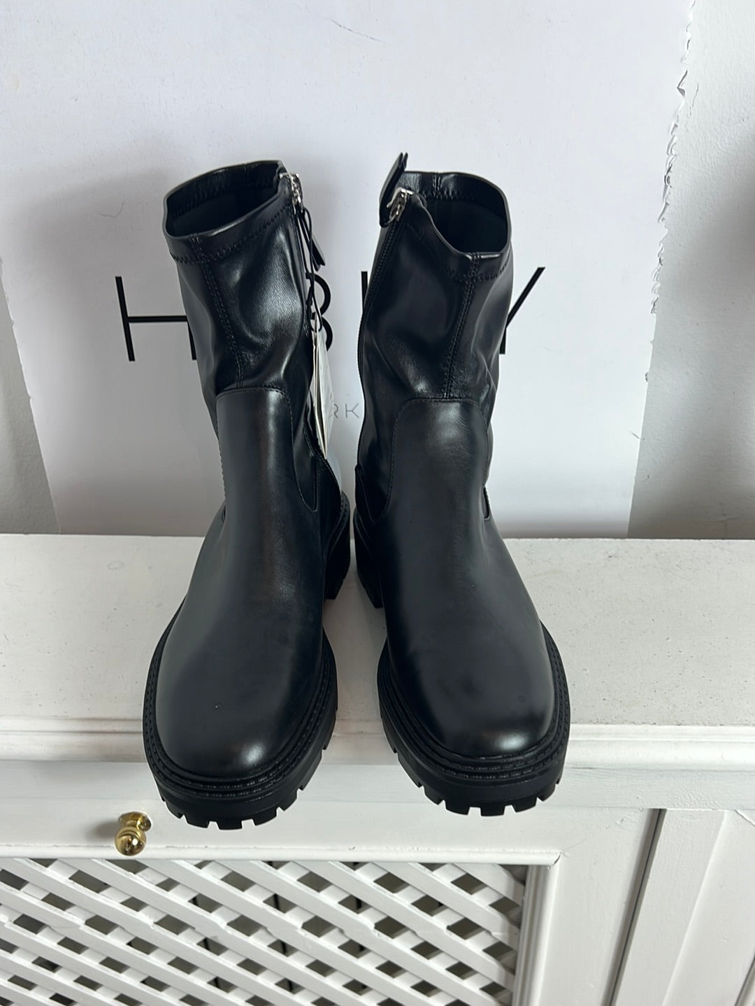 ZARA. Botones negro plataforma . T38