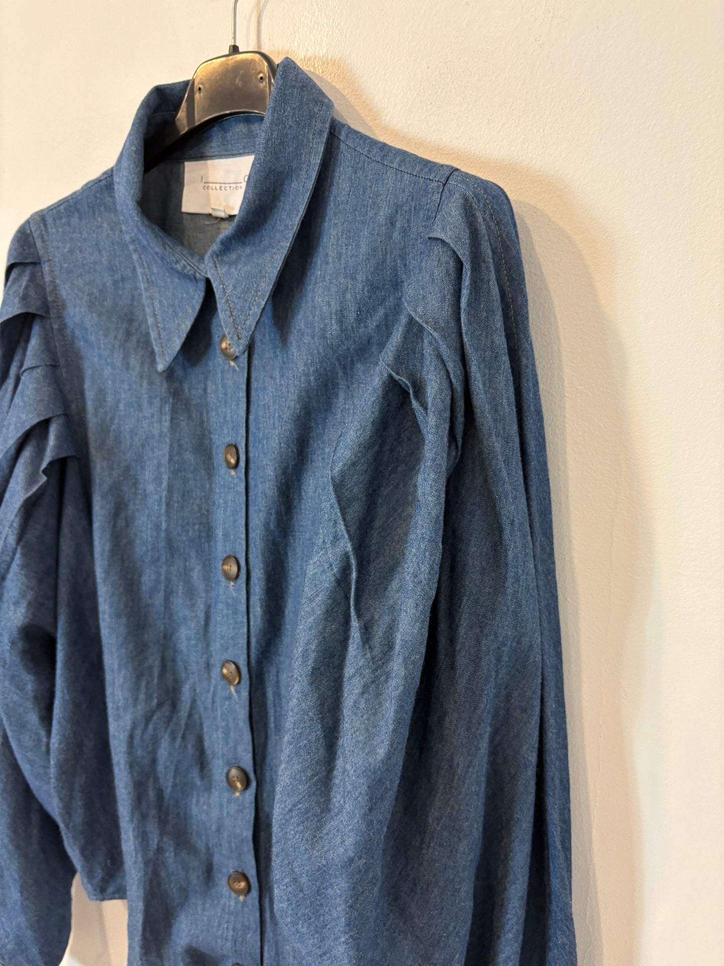 IQ COLLECTION. Camisa denim manga abullonada