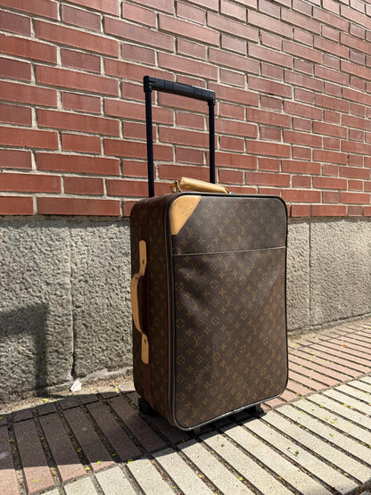 LOUIS VUITTON. Maleta viaje vintage