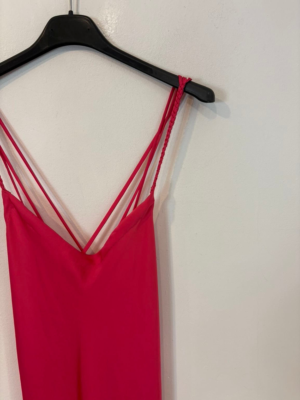 ENTRE HILO Y ALGODÓN. Vestido largo rosa satinado