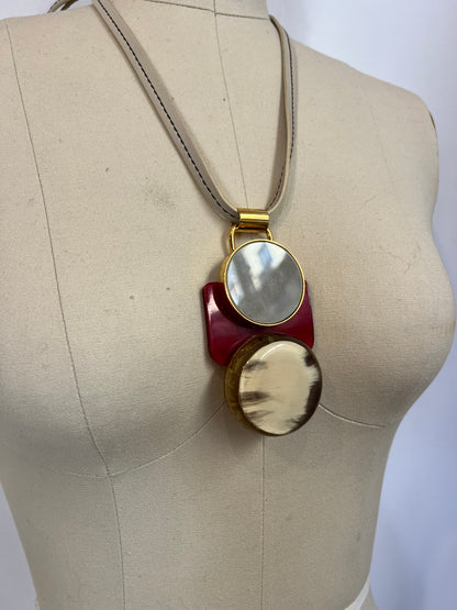 MARNI. Collar piedras y piel