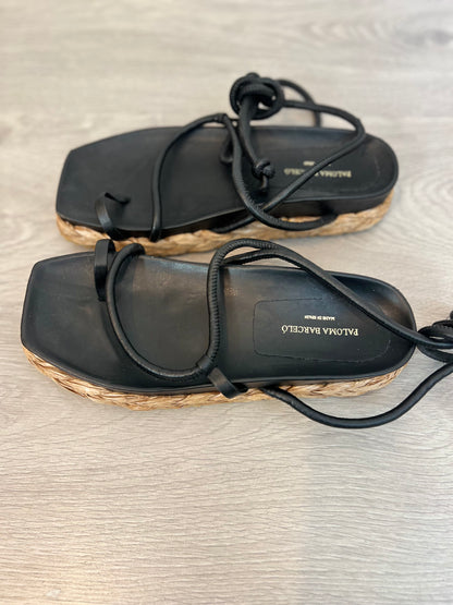 PALOMA BARCELÓ. Sandalia negra piel suela rafia T.39