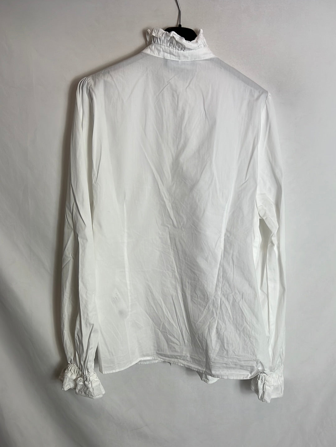 LLOYD’S. Blusa blanca volantes. T 42