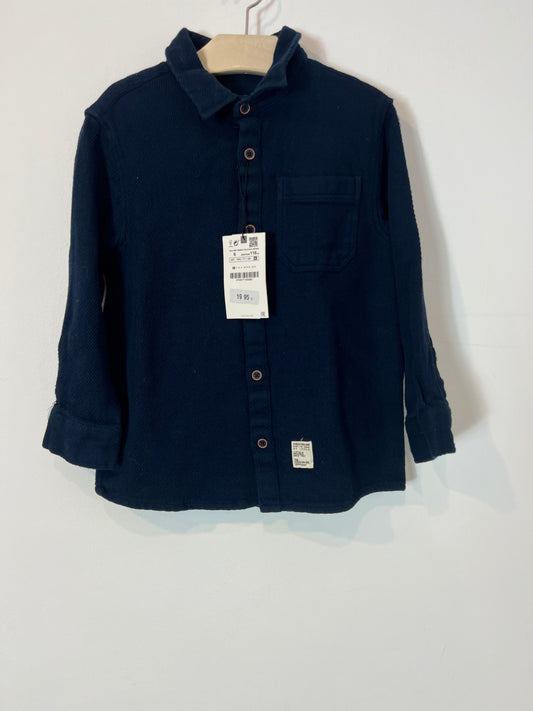 ZARA. Camisa azul textura. T 6 años
